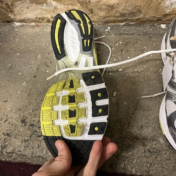 Women’s New Balance 730 Sneakers size 9.5 - Picture 5 of 7